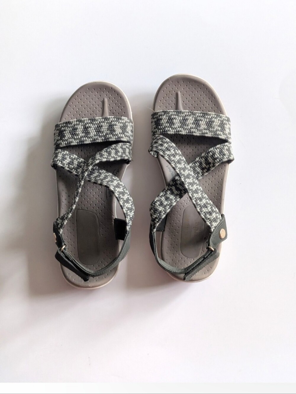 Skechers Arch Comfort Gray Patterned Strap Walking Sandals - Women's Size 10
